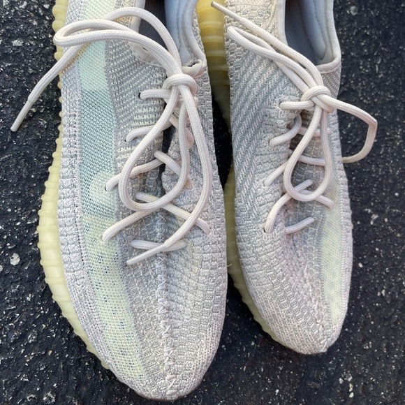 Yeezy Other - Yeezy 350 V2 | GUC | Size 9.5 | 779001 | No Box